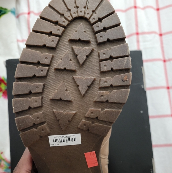 Nwt 12ww torrid chunky tan ankle boot - Picture 5 of 6